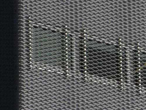 Golden aluminum expanded metal meshes with diamond holes are installed on interior wall.